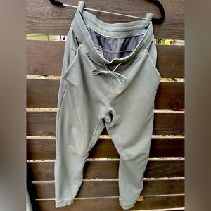Lululemon men’s city sweat jogger. MEDIUM. Grey Sage color.